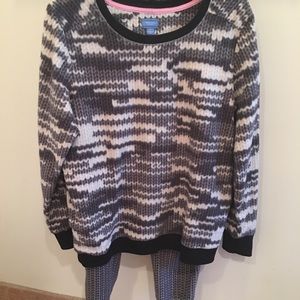 Simply Vera Wang Woman’s Large two piece pajama’s.